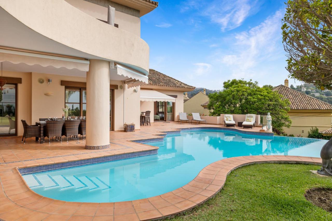 Luxury Villa Robledal By Mabiente - Views Of The Sea And The Golf Course マルベーリャ エクステリア 写真
