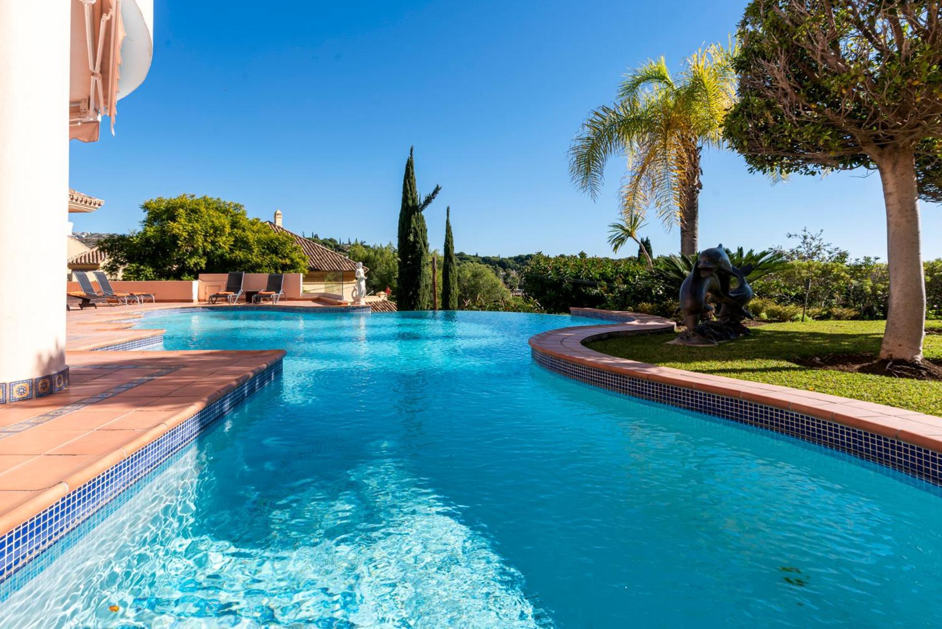 Luxury Villa Robledal By Mabiente - Views Of The Sea And The Golf Course マルベーリャ エクステリア 写真