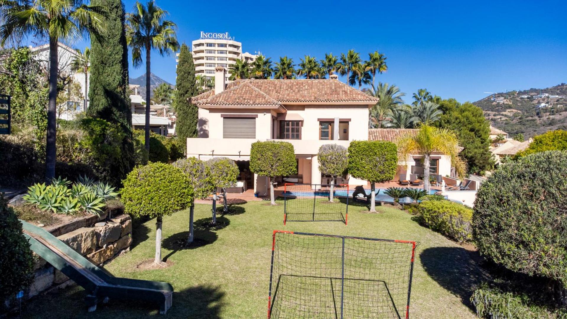 Luxury Villa Robledal By Mabiente - Views Of The Sea And The Golf Course マルベーリャ エクステリア 写真