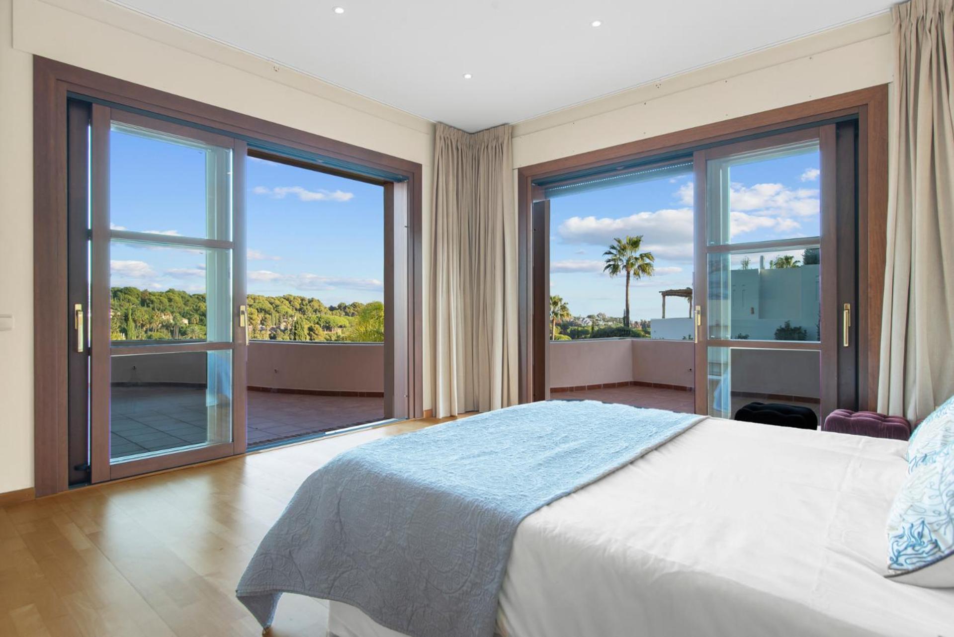 Luxury Villa Robledal By Mabiente - Views Of The Sea And The Golf Course マルベーリャ エクステリア 写真