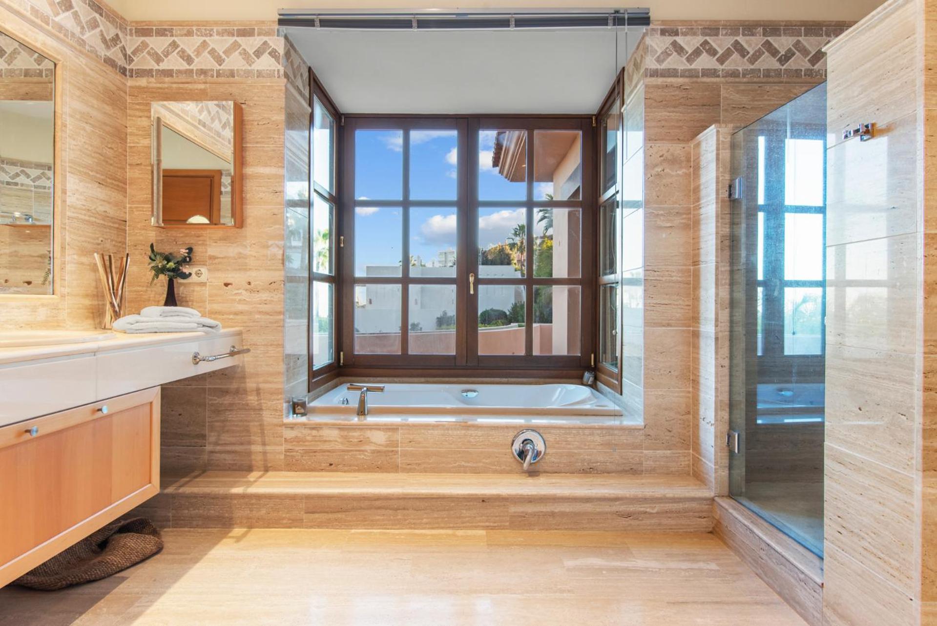 Luxury Villa Robledal By Mabiente - Views Of The Sea And The Golf Course マルベーリャ エクステリア 写真